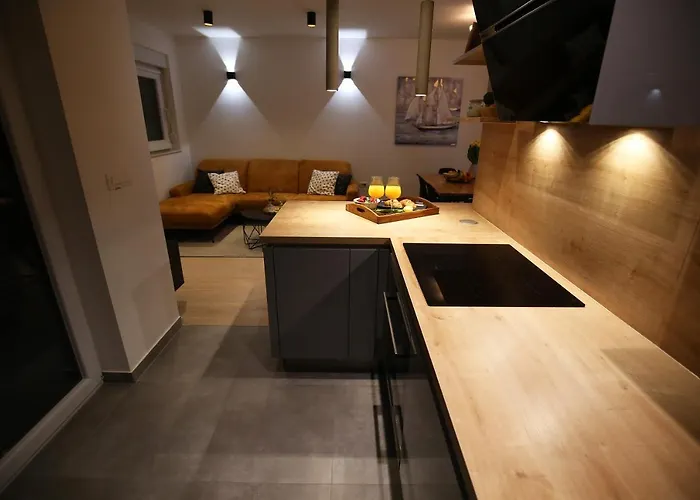 Esso Private Roof Terrace *